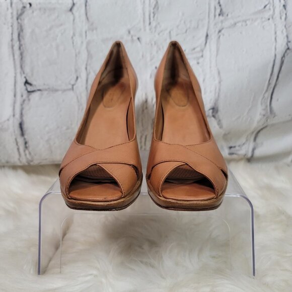 Corso Como Womens Sz 9.5 Tan Peep Toe Slip On Pumps Leather Heels Classic Office - Picture 9 of 12